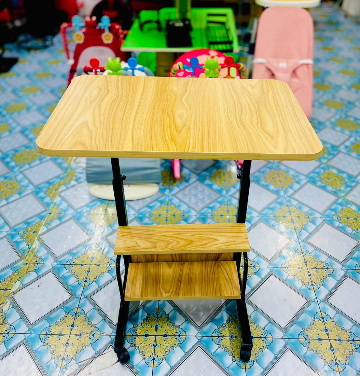 DOUBLE LAYER ADJUSTABLE READING TABLE